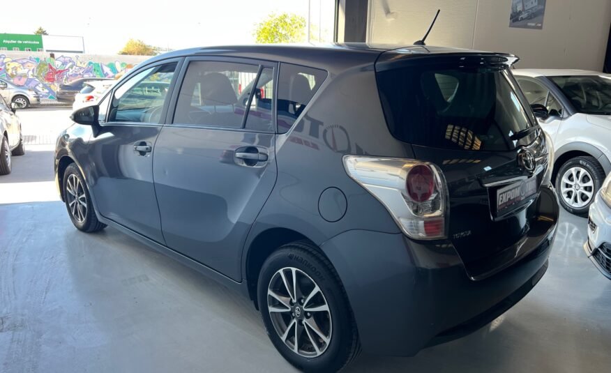 TOYOTA VERSO ADVANCE