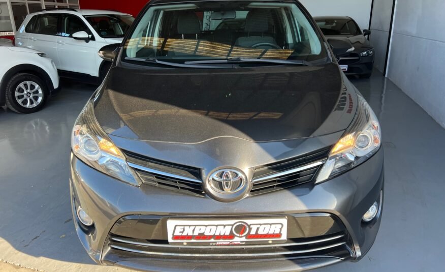 TOYOTA VERSO ADVANCE