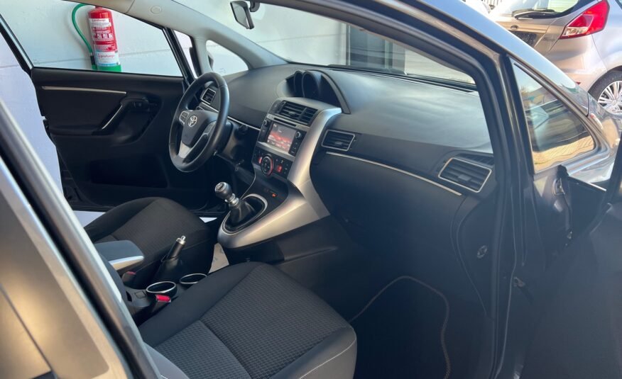 TOYOTA VERSO ADVANCE