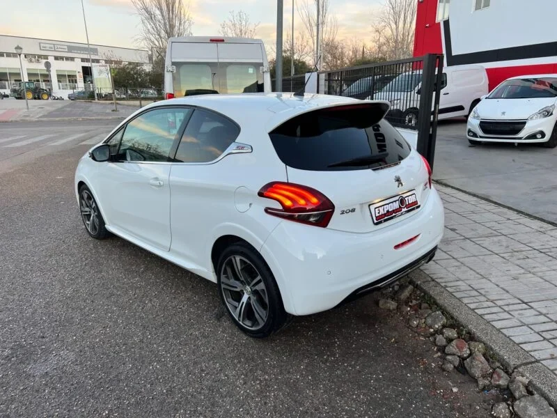 PEUGEOT 208 GTI
