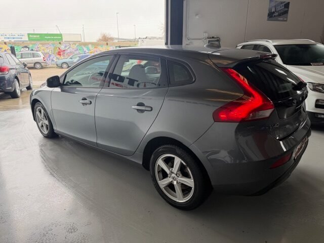VOLVO V40 KINETIC