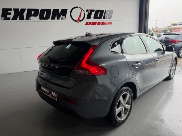 VOLVO V40 KINETIC
