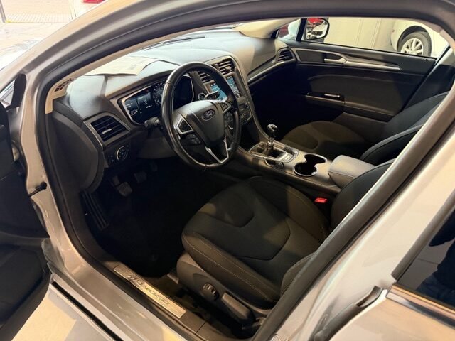 FORD MONDEO TITANIUM