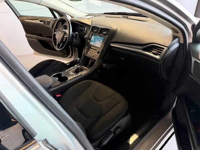 FORD MONDEO TITANIUM