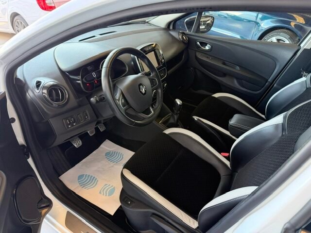 RENAULT CLIO INITIALE PARIS