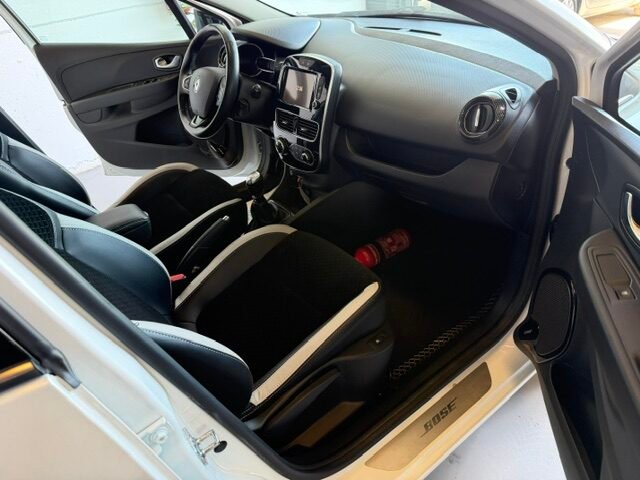 RENAULT CLIO INITIALE PARIS