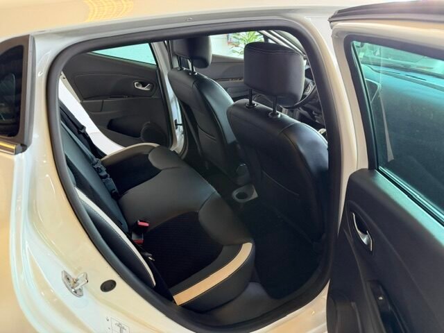 RENAULT CLIO INITIALE PARIS