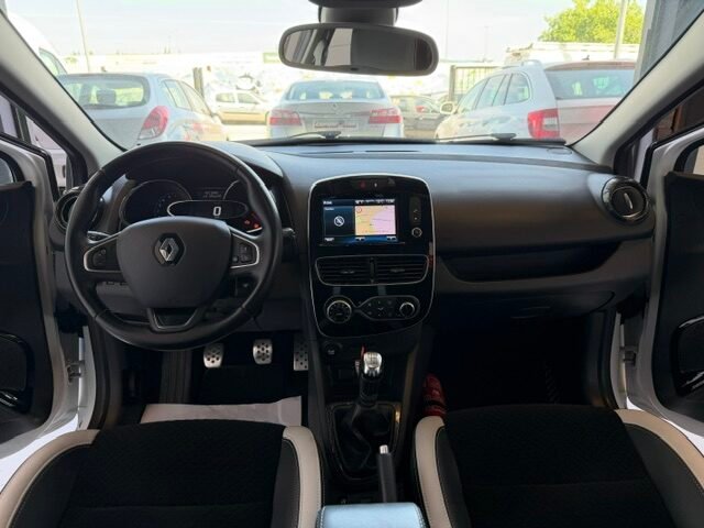 RENAULT CLIO INITIALE PARIS