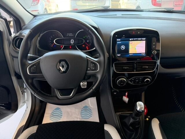 RENAULT CLIO INITIALE PARIS
